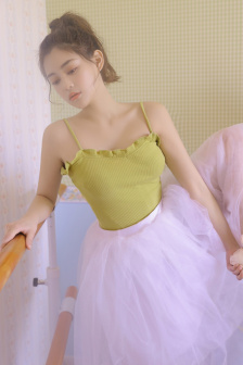 宝宝双腿交叉使劲用力什么症状